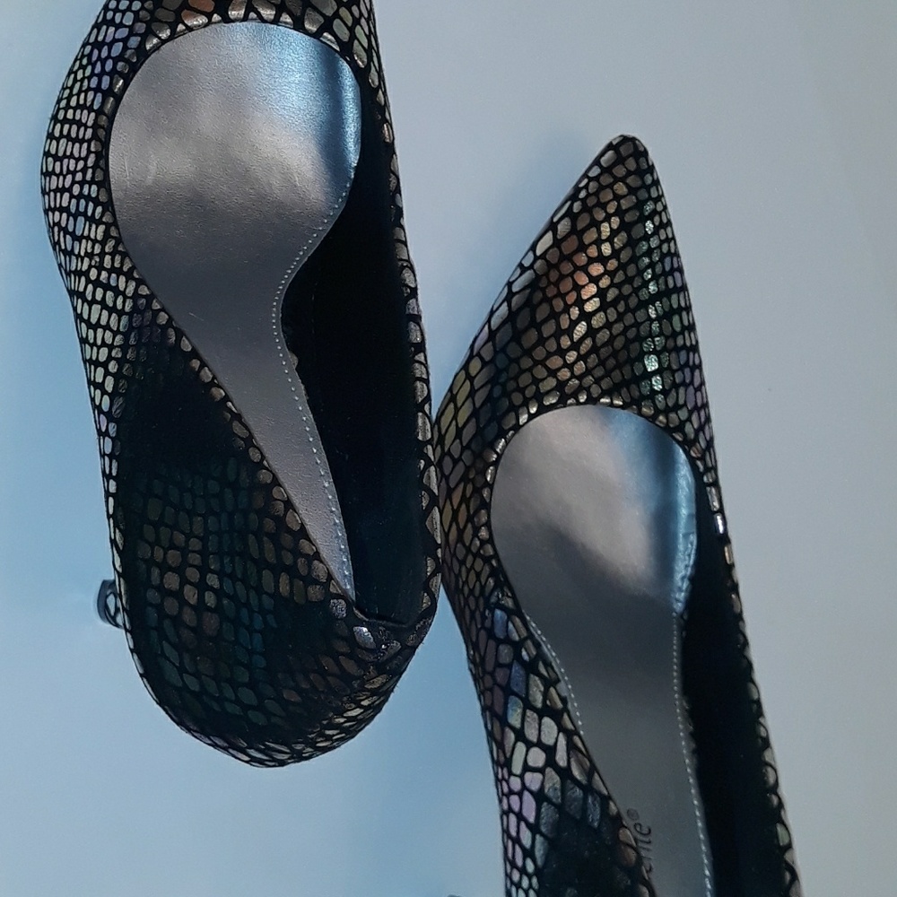 Heels - Picture 2 of 2